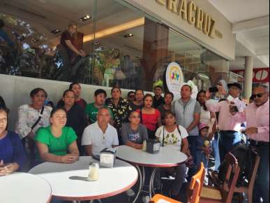 Lo único que queremos es trabajar, claman tianguistas de AutoZone  