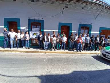 Sindicalizados del SUTSEM toman las oficinas del Seguro del Magisterio  