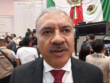 Exhorta diputado morenista a la SEV a atender demandas de trabajadores de la educación  