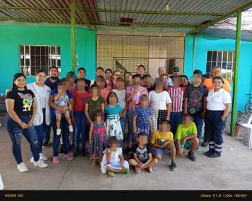 Llevan Alegría a la Casa Hogar de Esperanza en Pánuco, Integrantes de la Asociación “Ellos tú y Yo, Trabajando por ti”
