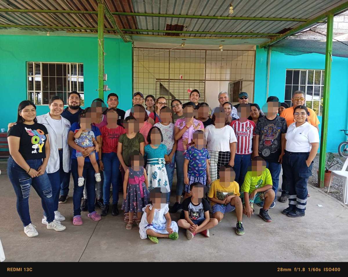 Llevan Alegría a la Casa Hogar de Esperanza en Pánuco, Integrantes de la Asociación “Ellos tú y Yo, Trabajando por ti”