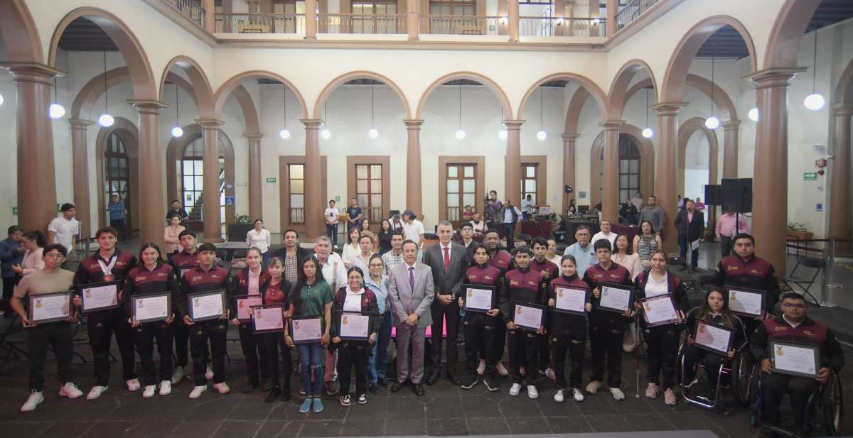 Veracruz premia a medallistas y entrenadores por sus logros deportivos   