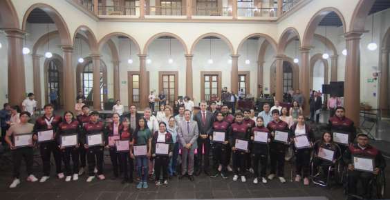 Veracruz premia a medallistas y entrenadores por sus logros deportivos   