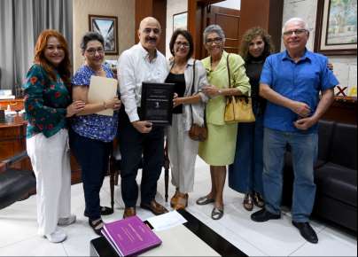 Recibe Ricardo Ahued reconocimiento de vecinos de Las Ánimas