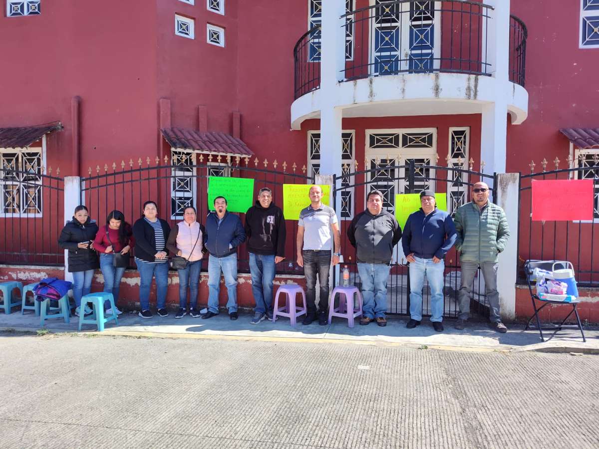 Siguen tomadas las oficinas del Telebachillerato y de la Supervisión de la Zona Escolar de Coscomatepec  