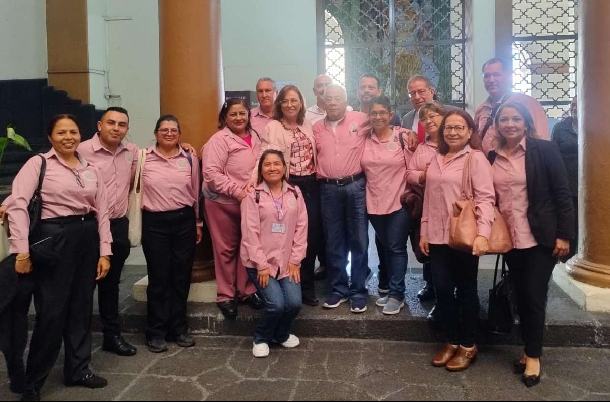 Refrenda compromiso el Sindicato Único de Trabajadores al Servicio del Instituto de Espacios Educativos con la gobernadora Rocío Nahle García.   