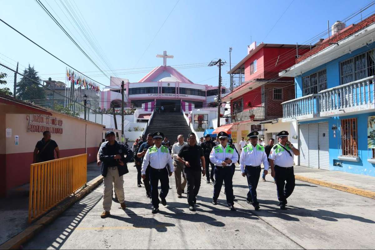 Cierres viales y despliegue de oficiales durante festividades guadalupanas en Xalapa