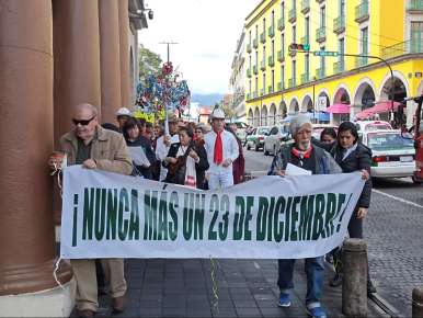 Marchan y se plantan integrantes de COPIPEV, para rememorar el 9º Aniversario de la represión que fueron objeto por gobierno de Duarte