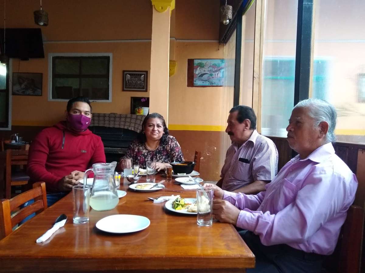 En pleno día de la navidad, la maestra Silvia Ojeda, designada Delegada de la SEV en Coatepec...