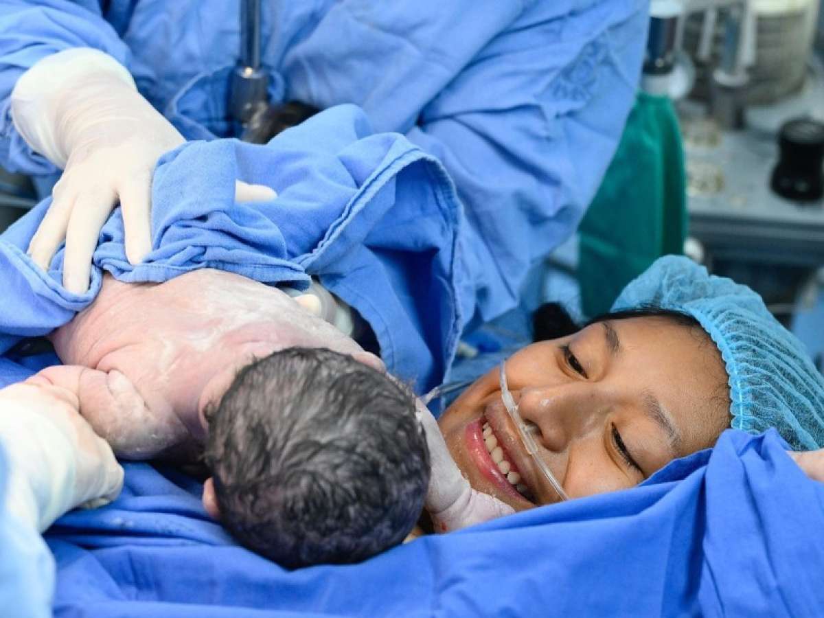 Dos bebés, niña y niño, nacen en los primeros minutos del 2025