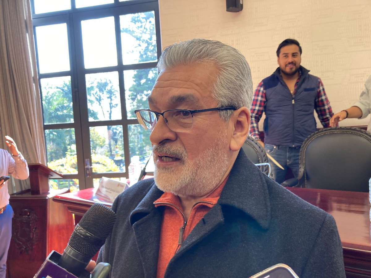 Admite Alberto Islas lo complicado de abastecer el agua a usuarios xalapeños