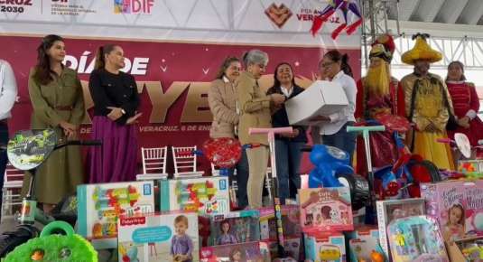 DIF entrega más de 8 mil juguetes a niñas y niños por Día de Reyes   