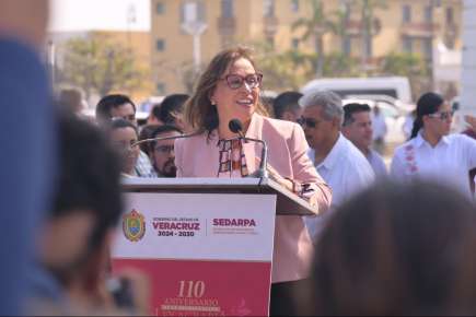 Rocío Nahle destaca el legado de la Ley Agraria en el puerto de Veracruz   