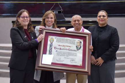 Entrega Congreso a Tirso Bautista la medalla Adolfo Ruiz Cortines 2024