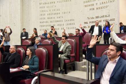Da entrada Congreso a iniciativa que reformaría el Artículo 5 de la Constitución   