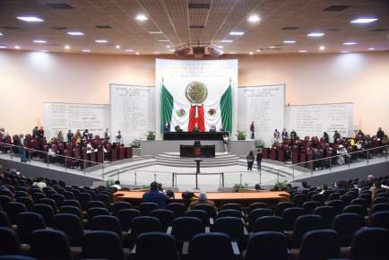 A comisiones, iniciativas sobre infraestructura, adquisiciones y servicios   