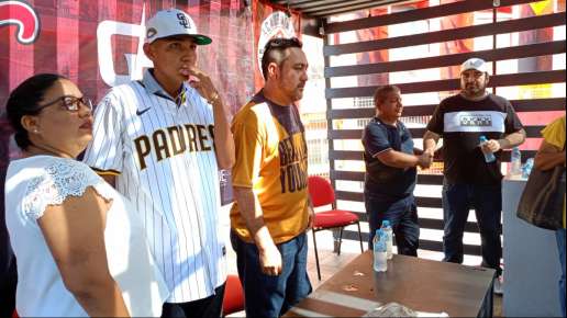 Firman los Padres de San Diego a beisbolista veracruzano de la “Academia Prospectos del Sur”