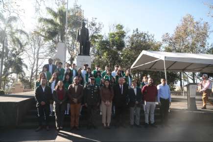 Gobierno del Estado rinde homenaje al Lábaro Patrio   