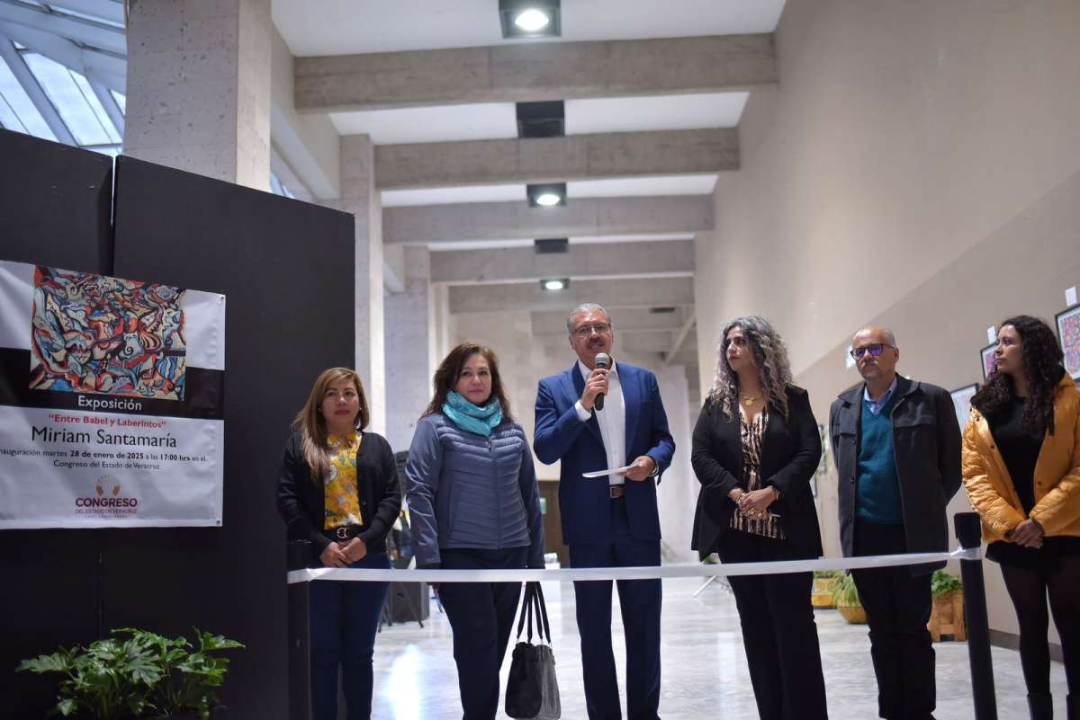 Inauguran en el Congreso la exposición gráfica “Entre Babel y Laberintos”   