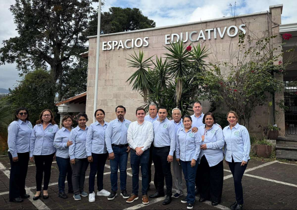 Se reúne titular del Instituto de Espacios Educativos con la dirigencia del SUTSIEEEV