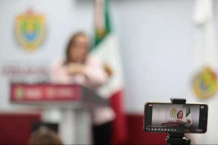 Rocío Nahle García garantiza abasto de medicamentos y atención hospitalaria