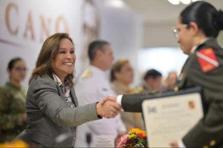 El Ejército Mexicano, pueblo uniformado al servicio de la nación: Rocío Nahle