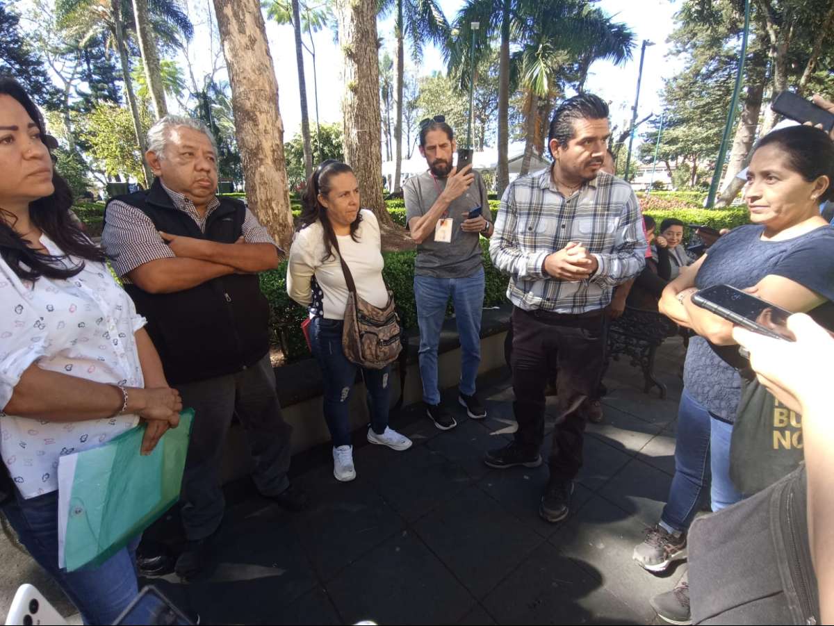 Por irregularidades y presuntos actos de corrupción, usuarios exigen la destitución de la directora de CMAS Coatepec