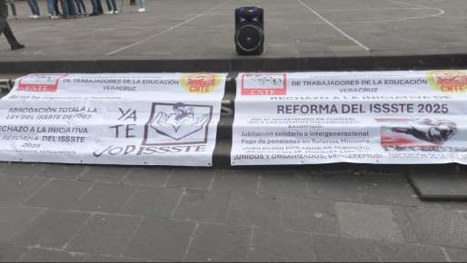 Docentes xalapeños se suman a protesta nacional contra la Ley del ISSSTE