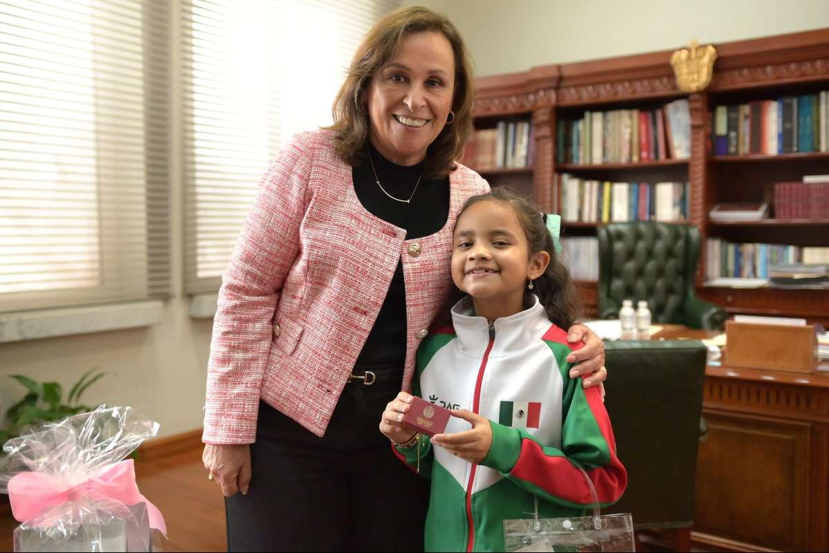 Gobernadora recibe a campeona nacional de esgrima Leane Ramos