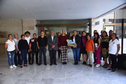 Inaugura diputada expoventa de artesanías en el Congreso   