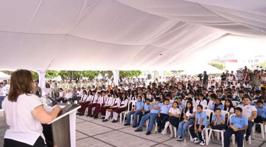 Policías y docentes accederán a vivienda con apoyo estatal