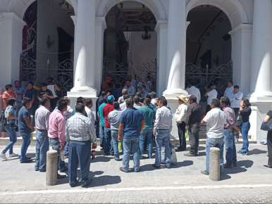 Representantes de congregaciones y colonias de Soledad Atzompa solicitan audiencia con la Gobernadora para demandar obras
