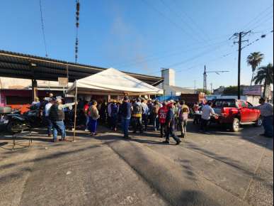 Productores de caña de azúcar bloquean salida de tráileres con azúcar, para exigir cumplimiento de cuotas de exportación del dulce