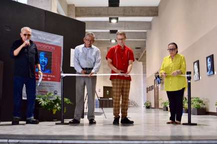 Presentan en el Palacio Legislativo la exposición “Out of Darkness”   