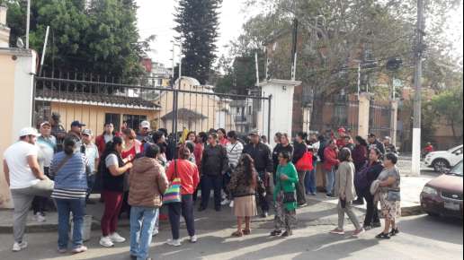 Vecinos de la colonia Nacional de Xalapa se manifiesta en CMAS para exigir el suministro de agua potable