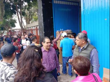 Incumple proveedor de las despensas y empleados municipales de base bloquean Avenida 20 de Noviembre