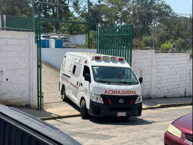 Por el intenso sol alumnos de Escuela Secundaria de Coatepec sufren golpe de calor