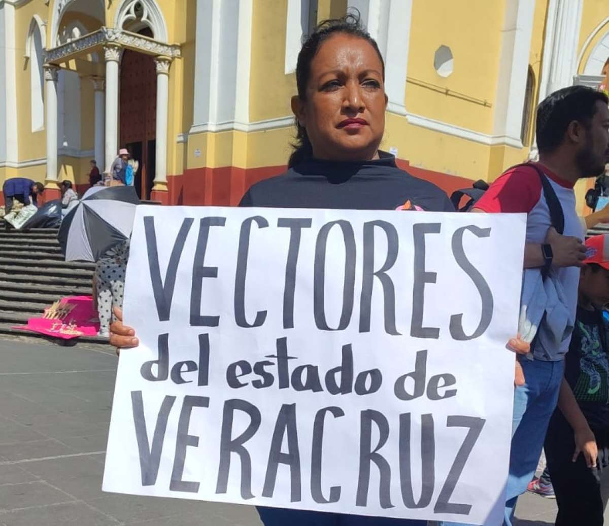 Se manifiestan trabajadores del área de Vectores de la Secretaría de Salud