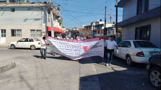 Se manifiestan taxistas del MNT, denuncian competencia desleal de taxis por aplicación