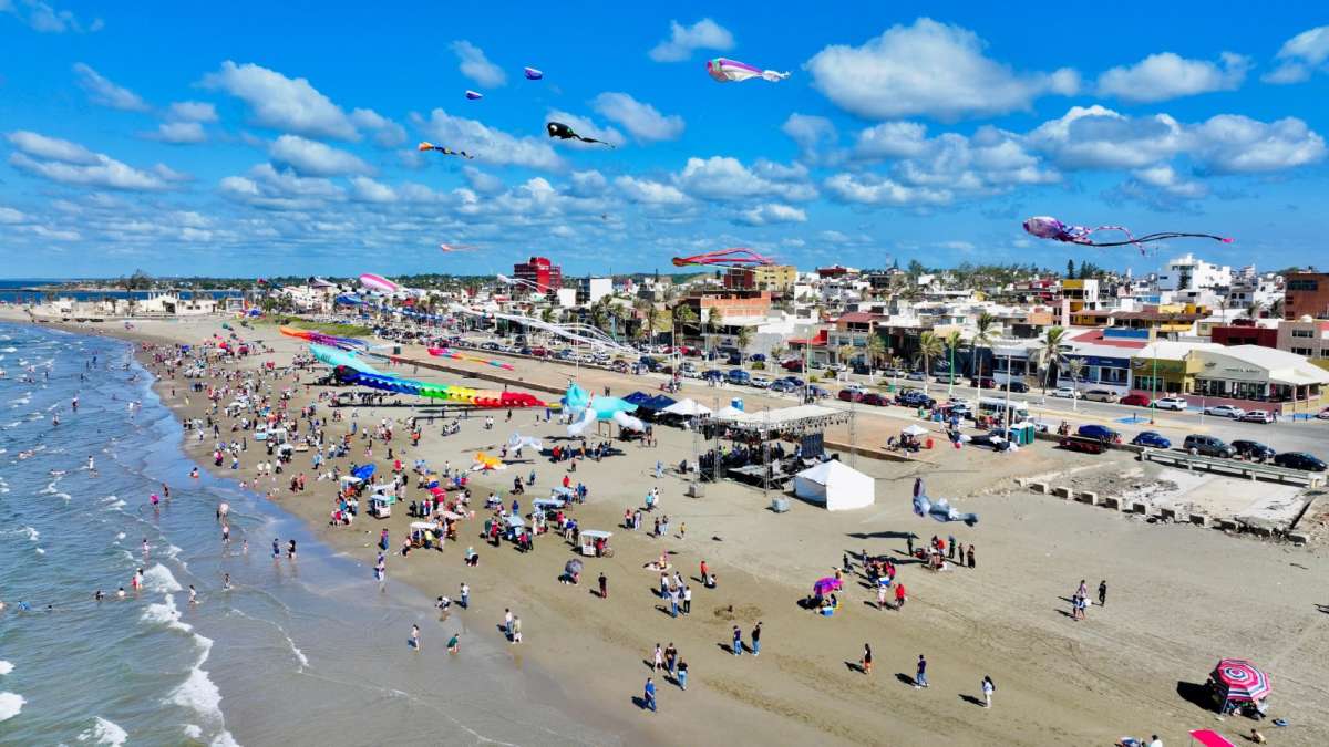 Gobierno del Estado refuerza vigilancia en playas de Coatzacoalcos por alta afluencia de visitantes   
