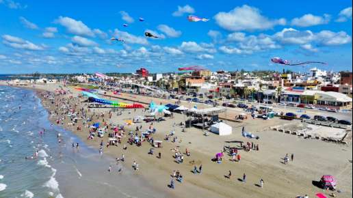Gobierno del Estado refuerza vigilancia en playas de Coatzacoalcos por alta afluencia de visitantes   
