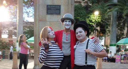 Flor Villalobos Promueve el Arte y la Cultura a Nivel Internacional, es Orgullosamente Panúquense