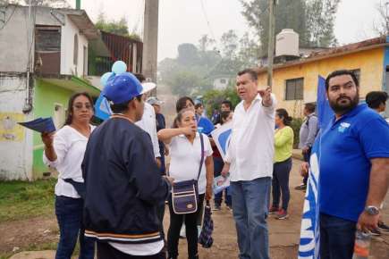 El candidato del PAN a la alcaldía de Emiliano Zapata Carlos Ernesto Hernández Hernández, visitó la localidad de Alborada