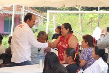 Vecinos de la colonia Tricentenerario respaldan a Edson Corona para la alcaldía de Coatepec