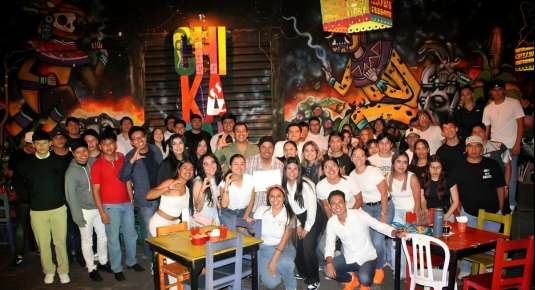 Jóvenes coatepecanos van con Edson Corona