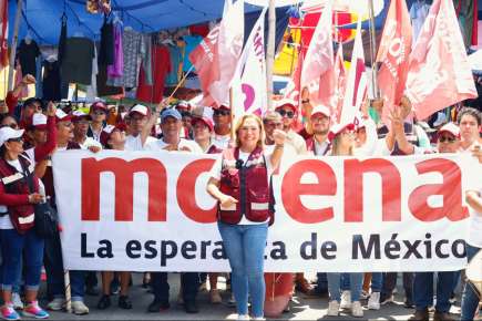 Recorre la candidata de Morena-PVEM el Tianguis de la colonia Carranza para escuchar a los locatarios