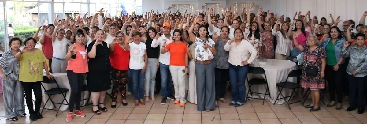 Mujeres coatepecanas brindan respaldo a Edson Corona