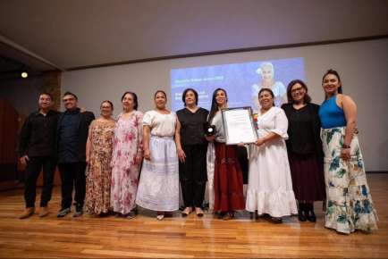 Recibe Medalla Bellas Artes 2025 Elena de la Luz Ramírez Aguirre por legado en el son jarocho