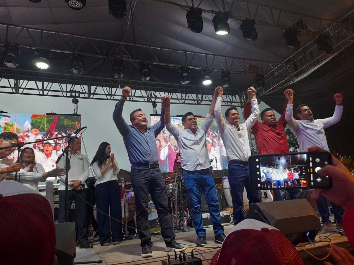 Histórico cierre de campaña: ni la lluvia frenó a Nacho Luna   