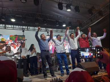Histórico cierre de campaña: ni la lluvia frenó a Nacho Luna   